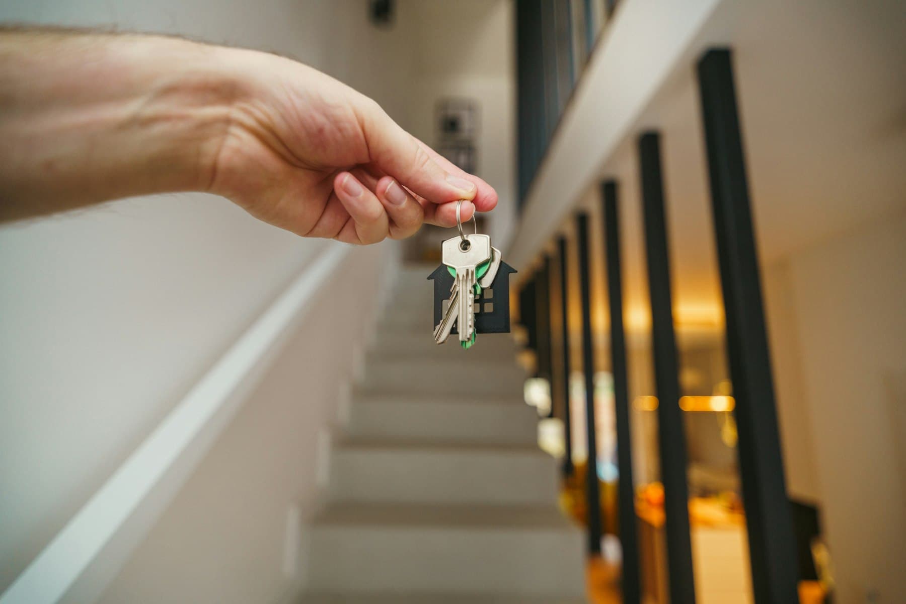 A hand holding the keys to a new home